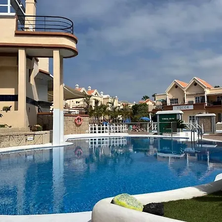 Beach, Shopping A Few Meters Away Адехе