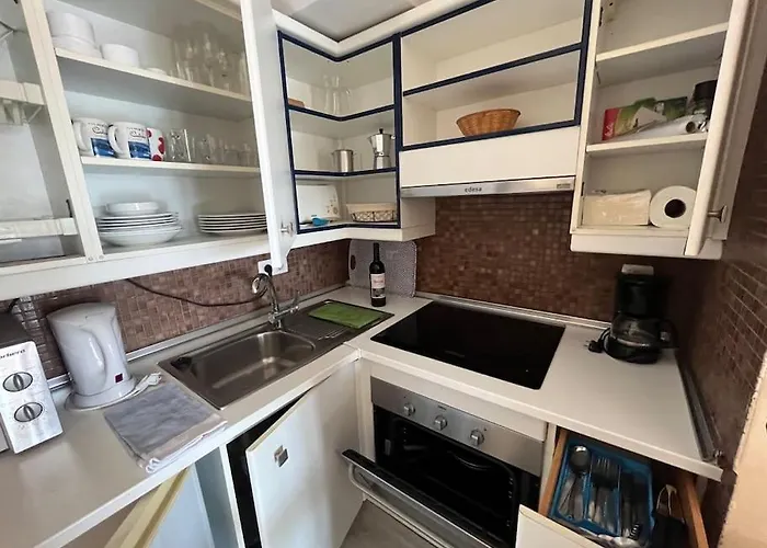 Апартаменты Beach, Shopping A Few Meters Away *