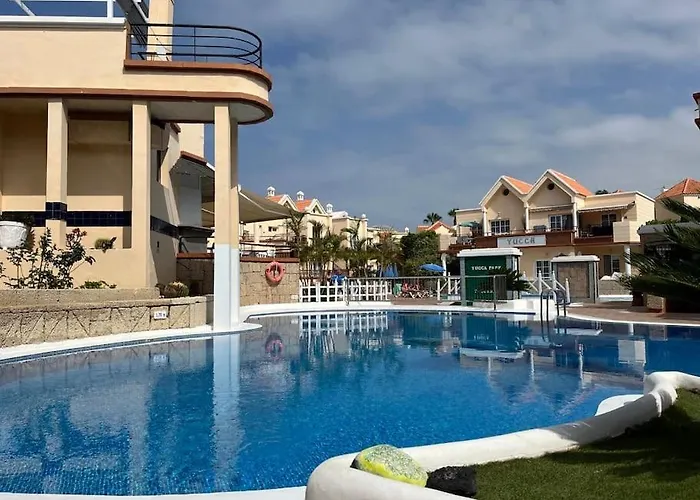 Beach, Shopping A Few Meters Away Адехе