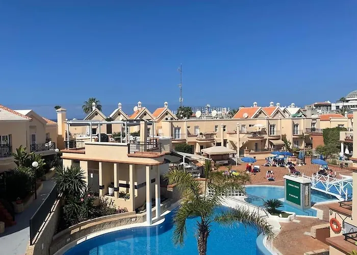 Beach, Shopping A Few Meters Away Адехе