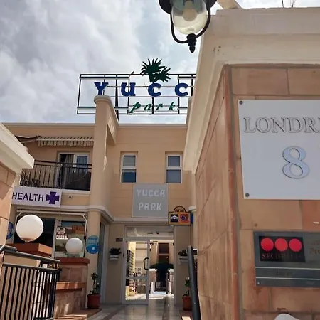 Beach, Shopping A Few Meters Away 아파트 아데제