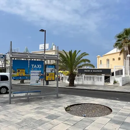 Beach, Shopping A Few Meters Away 아데제